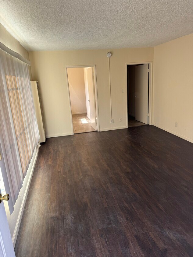 Primary Photo - 1529 W 84th Pl