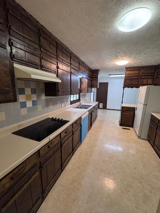 Foto del edificio - 880 Locke Dr