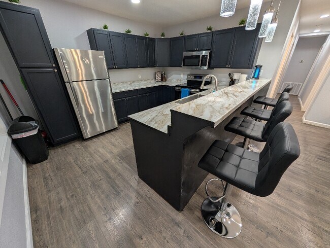 Building Photo - 406 Goliad St