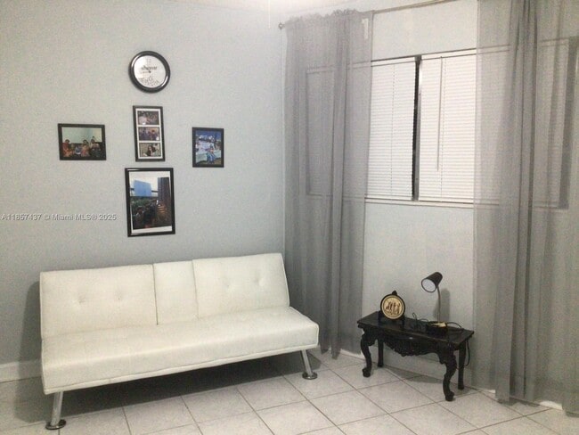 Building Photo - 1723 NE Miami Gardens Dr