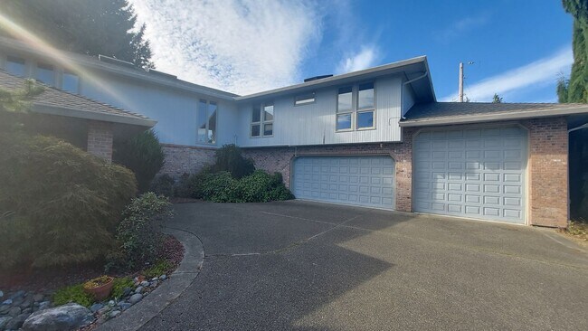 Building Photo - Gated Sound view home Des Moines area, 4 b...