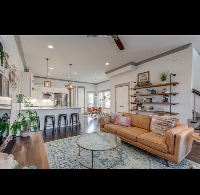 Building Photo - 2209 15th Ave N