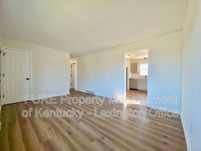 Foto del edificio - 3728 Crosby Dr