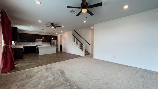 Foto del edificio - 1685 Camellia Ln