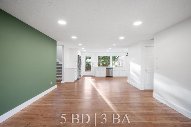 Foto del edificio - Stunning Remodel - 5 BD | 2 BA Home in Wes...