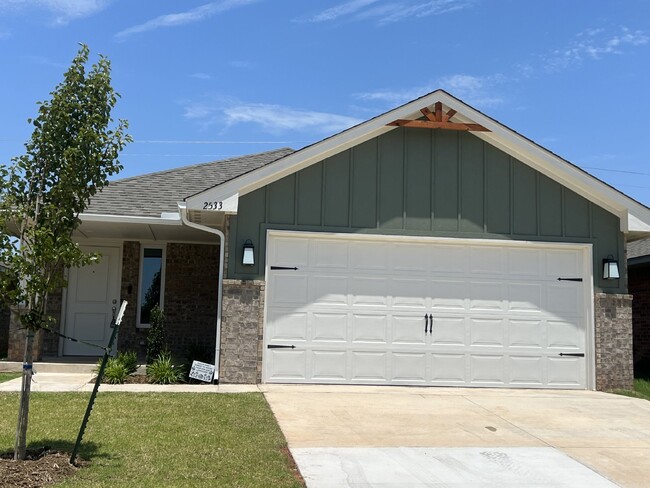 Building Photo - Brand New Home