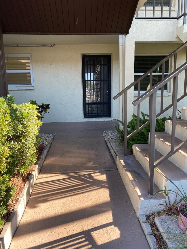 Building Photo - 1100 E Bay Dr