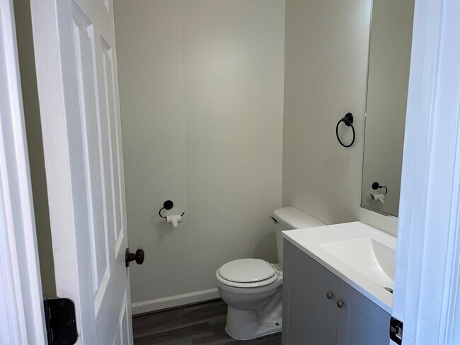 Foto del edificio - Commuter Friendly Location