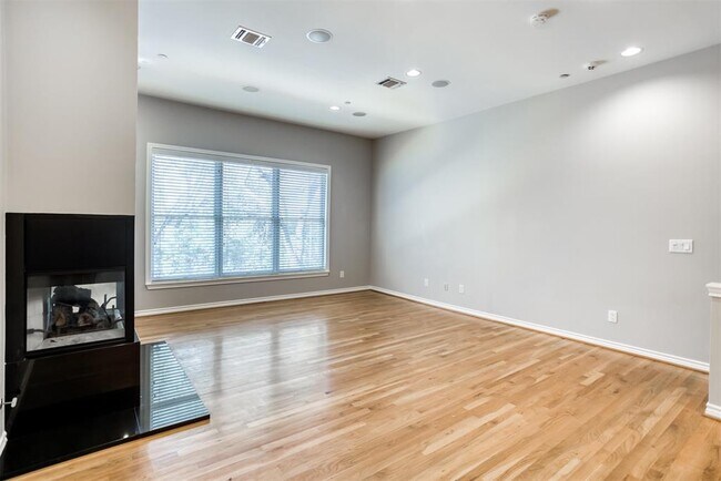 Building Photo - 4223 Buena Vista St
