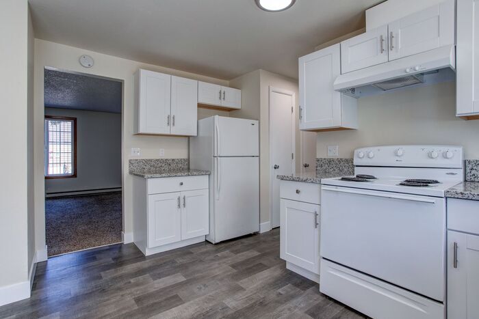 Foto principal - 2 bedroom unit available!! Pets OK!