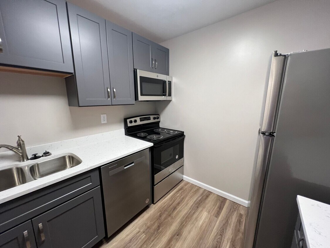 3-Bedroom, 2-Bathroom Apartment on Bloomington's Eastside - 3-Bedroom, 2-Bathroom Apartment on Bloomington's Eastside