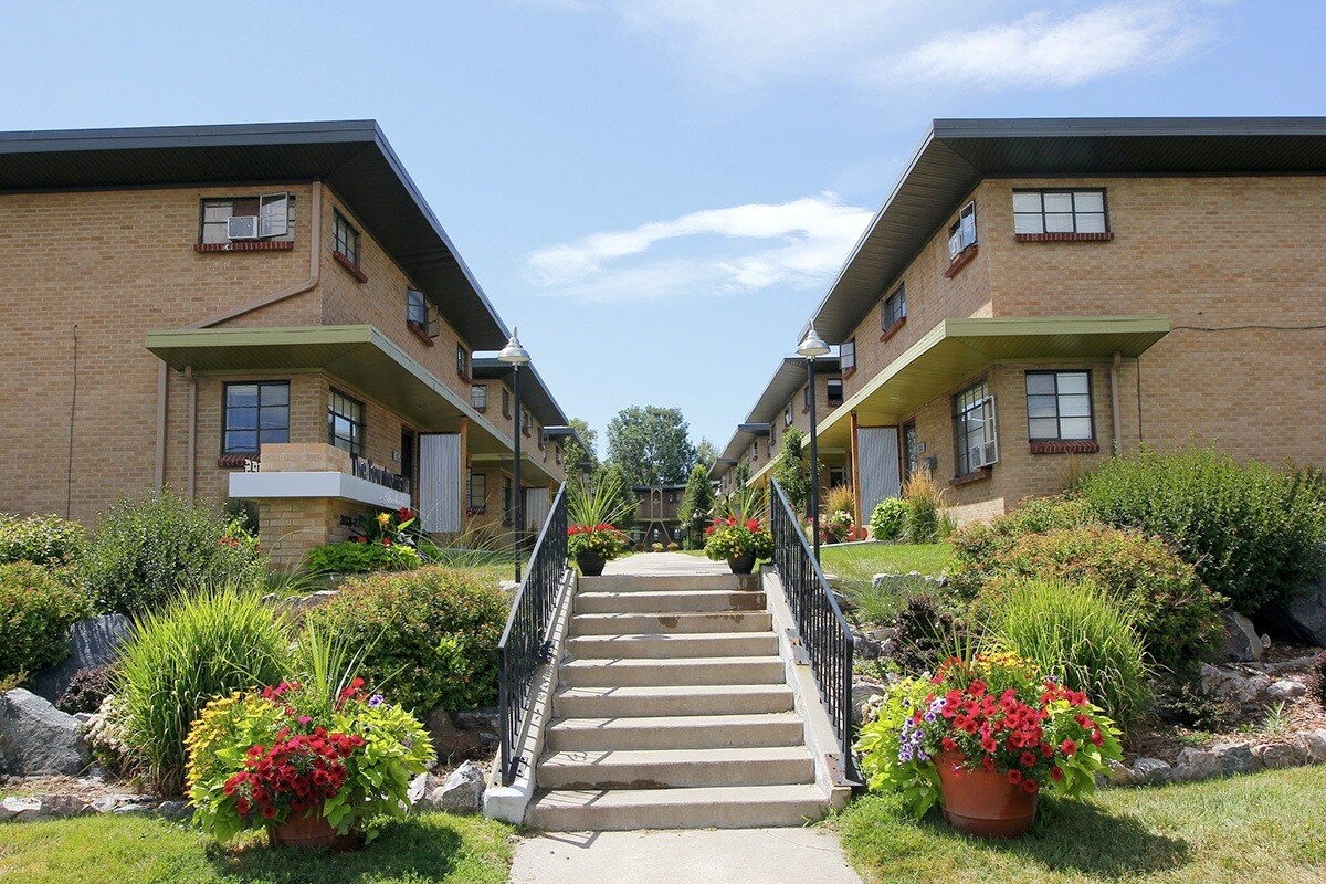 Foto principal - Townhomes at Two Creeks