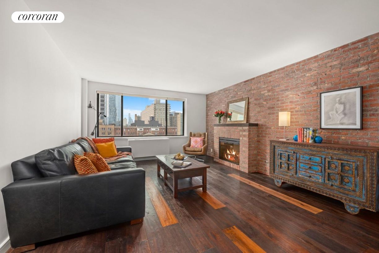 Foto principal - 211 W 71st St