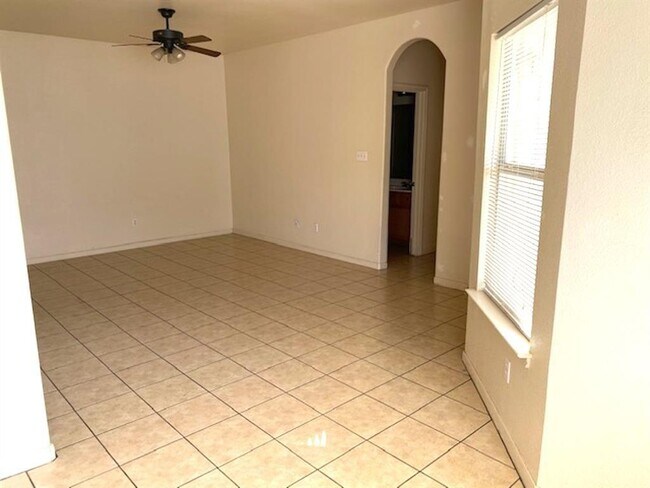 Building Photo - 2808 Southampton Way