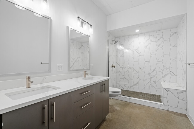 Building Photo - MAX