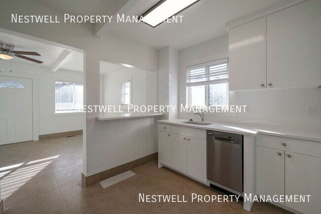 Building Photo - 2310 S Green St