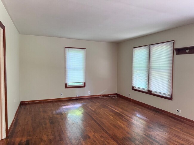 Foto del edificio - Country Living on 2 Acres! Palmyra Area. 2 Bed/1 Bath and a office.