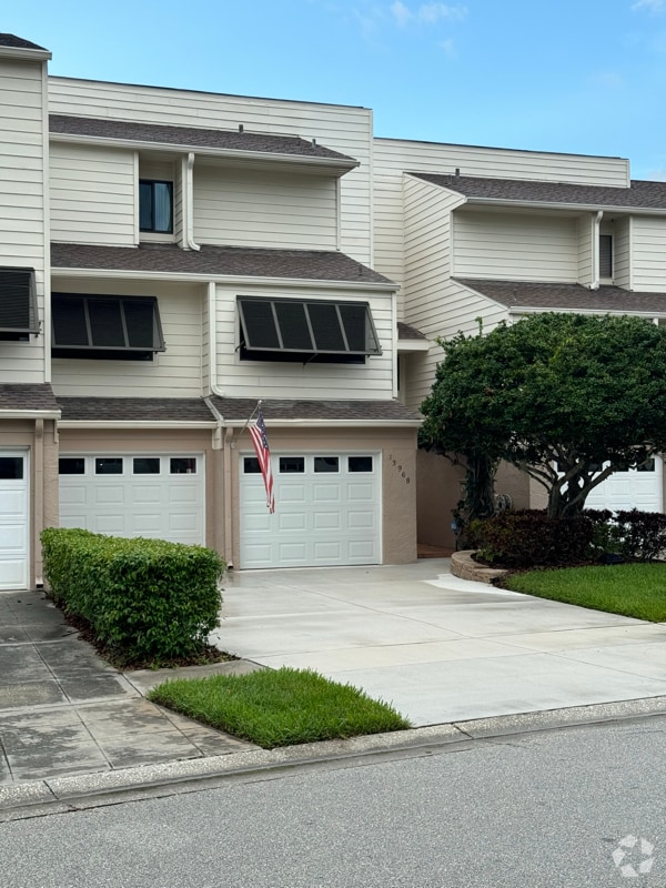 Building Photo - 13968 Lake Point Dr