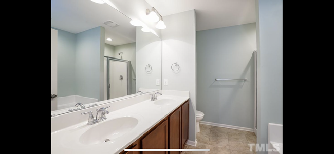 Foto del edificio - 407 Stone Flower Ln