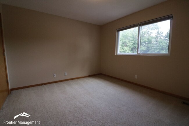 Building Photo - 906-908 Kramer