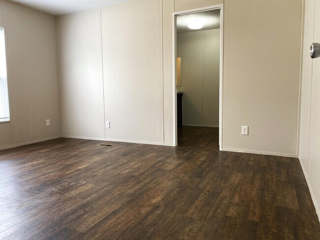 Foto del edificio - 502 Blakley Dr