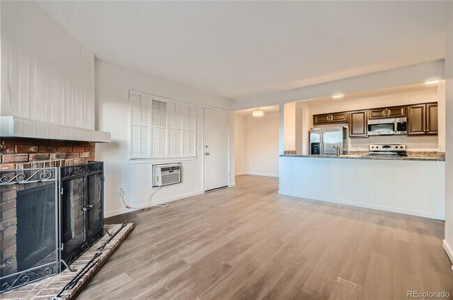 Foto del edificio - 14500 East 2nd Avenue, Unit 111A