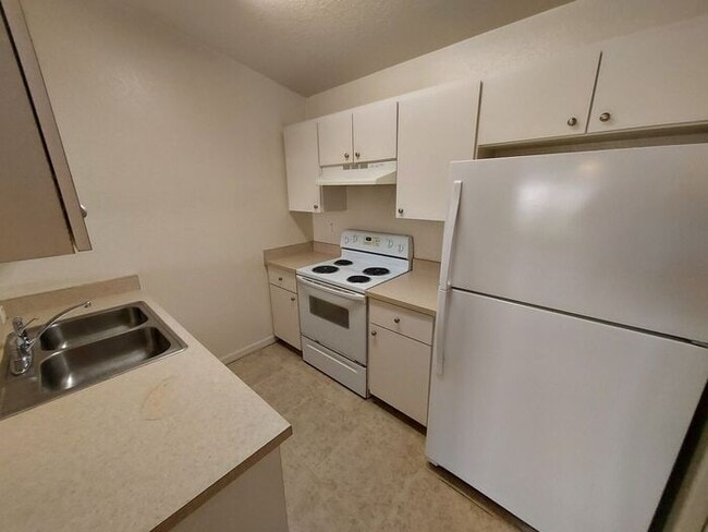 Building Photo - 531 NE 28 Ave Unit 200