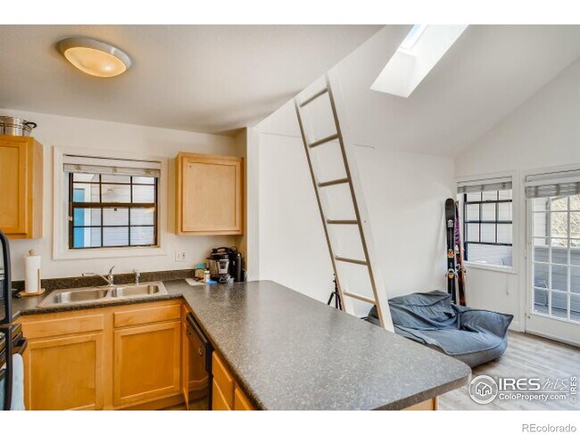 Foto del edificio - "Chic Urban Retreat: Cozy 1-Bed Condo in t...
