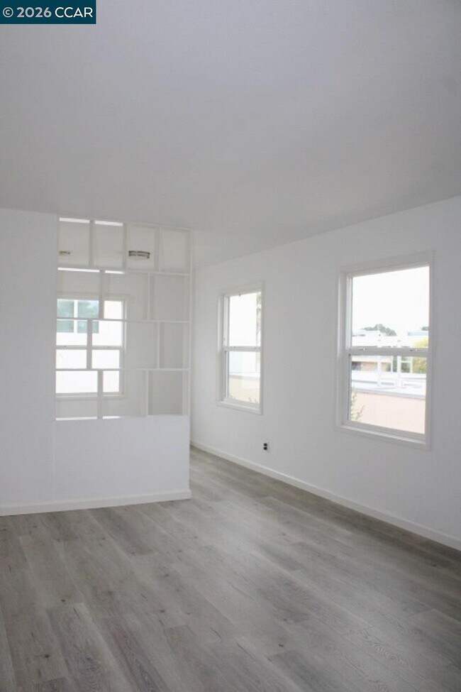 Foto del edificio - 4010 Macdonald Ave