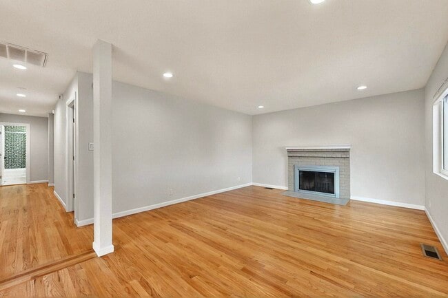 Foto del edificio - 4724 Crest Ave SE