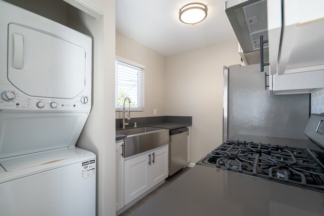 Foto del edificio - 12441 Gilmore Ave