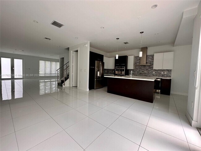 Foto del edificio - 6420 NW 104th Path