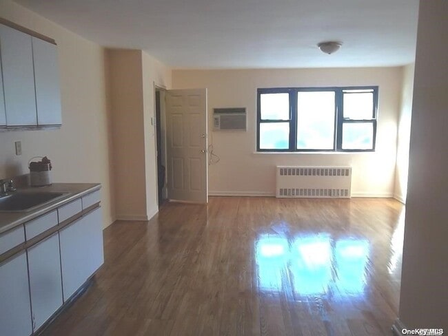 Building Photo - 58-15 44th Ave