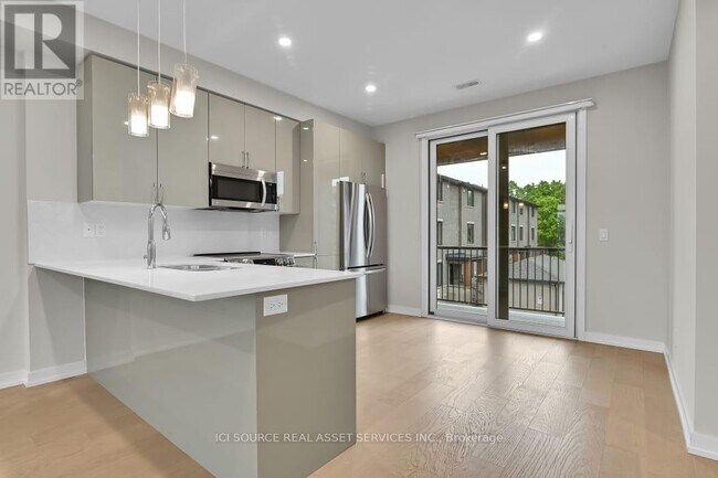 Photo du bâtiment - 368 Rhonda Stewart Private