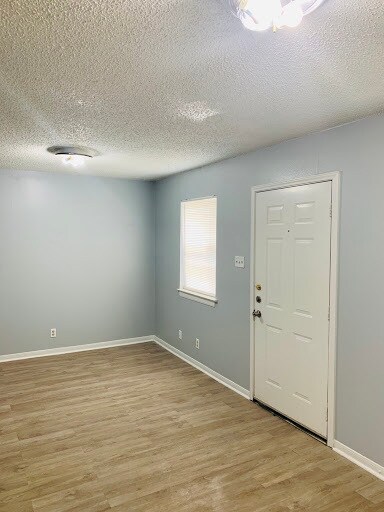 Foto del edificio - 303 Haeckerville Rd