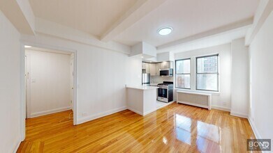 Building Photo - 301 E 38th St