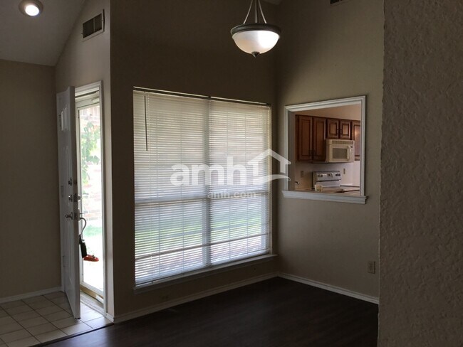 Building Photo - 923 Plantation Dr