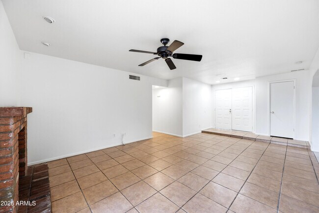 Foto del edificio - 8520 W Alice Ave