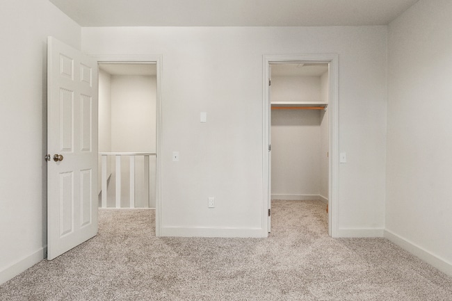 Building Photo - 17 Ice Pond Rd