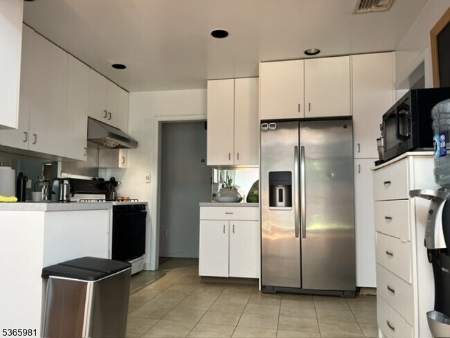 Foto del edificio - 35 Ashwood Dr