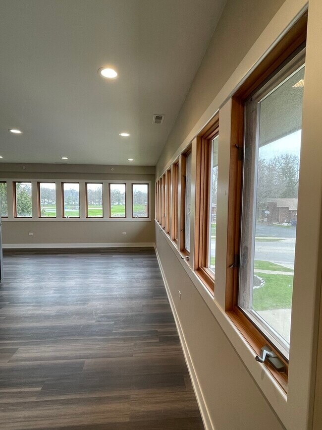 400 E Hillcrest Dr Unit 208, DeKalb, IL 60115 Condo for Rent in