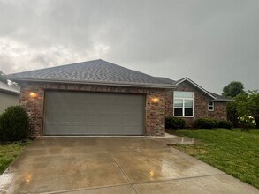 Building Photo - 5371 Basswood Ct W
