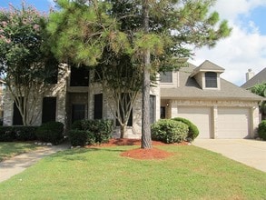 Building Photo - 3506 Pine Tree Dr