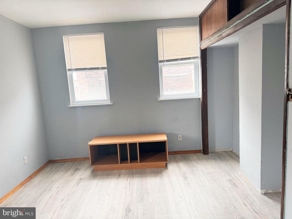 Primary Photo - 526 W Porter St