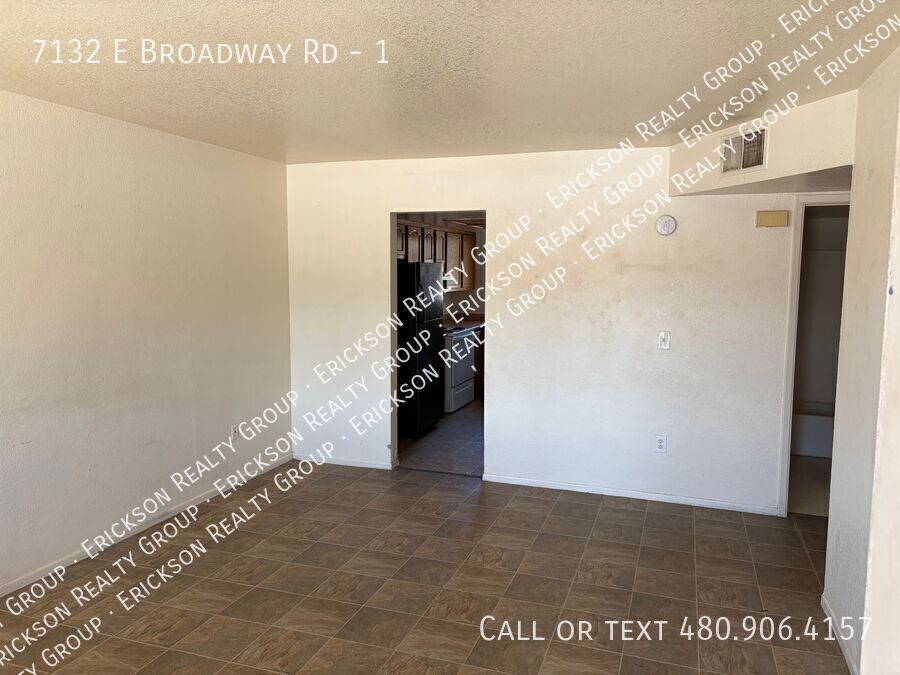 Foto del edificio - 7132 E Broadway Rd