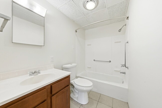 Foto del edificio - 113 Locust Ln