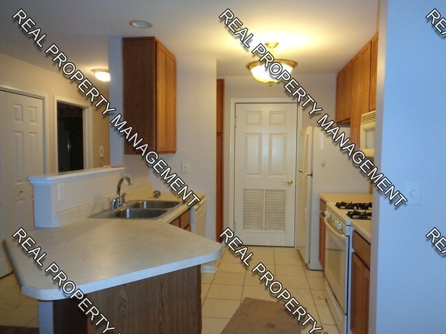 Building Photo - 537 Cambridge Ct