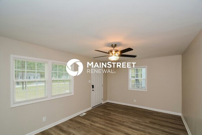 Foto del edificio - 2 Bedroom Pet-Friendly Home in Hillsborough, NC with Main Street Renewal