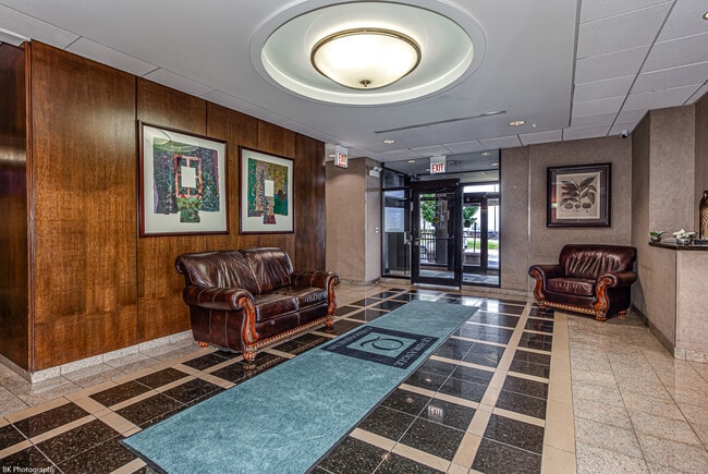 Foto del edificio - 6700 S South Shore Dr