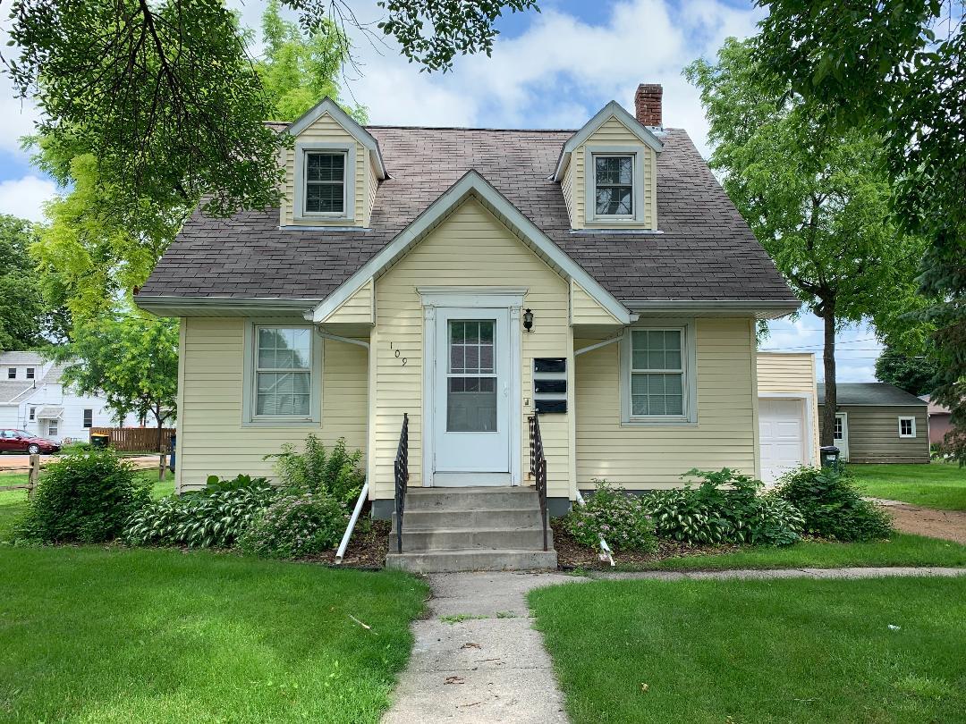 Primary Photo - 109 E Chestnut St